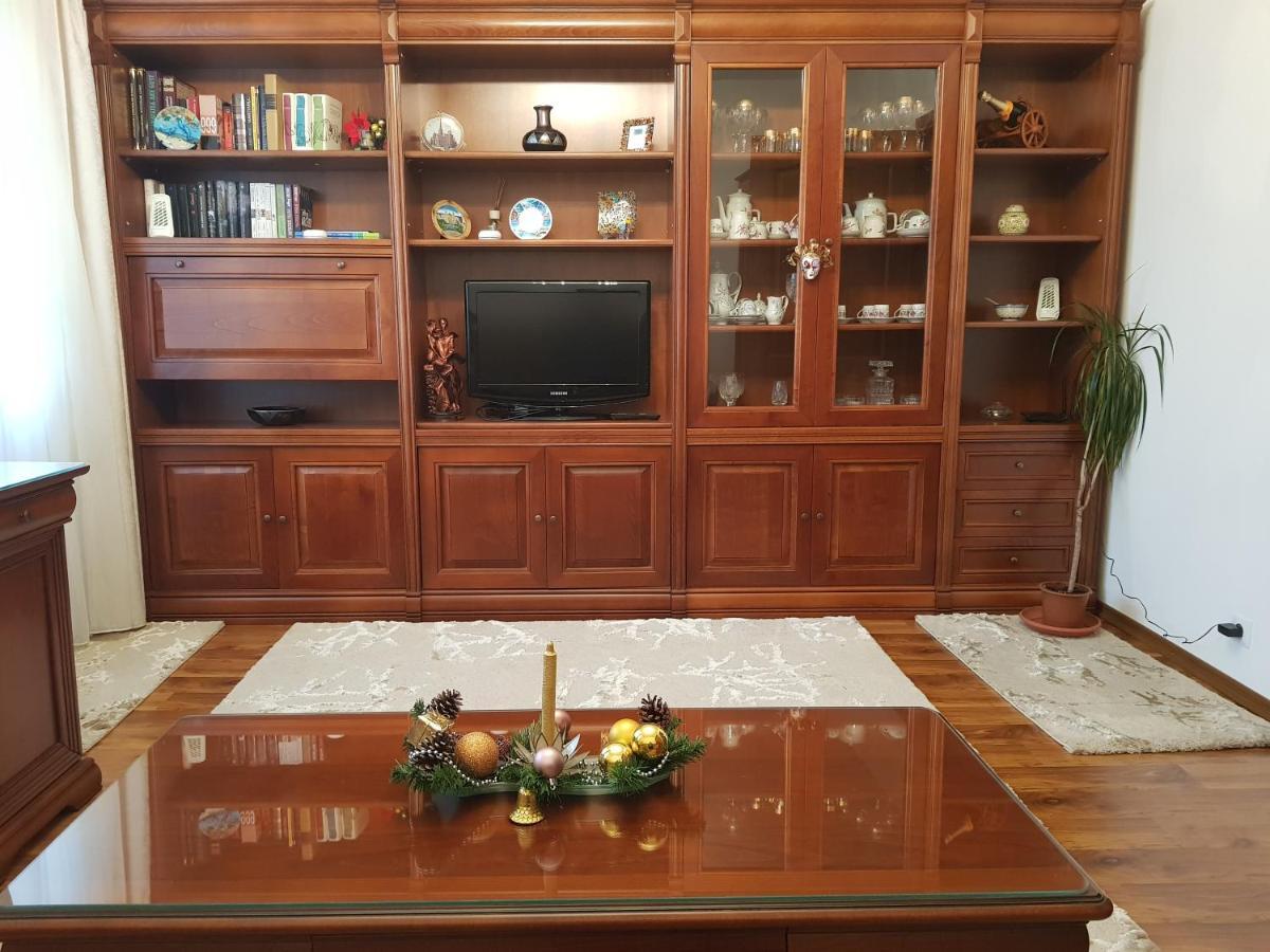 דירות Petroşani Garsoniera Mihaela מראה חיצוני תמונה